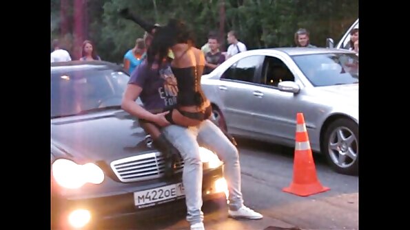 Эвэр дэгдээхэйн таашаал авч түүний шинэ бэр эгч